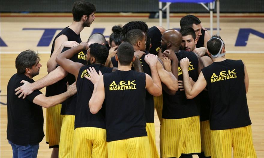 Μπήκε με το τρόπαιο του Champions League η ΑΕΚ (pics)