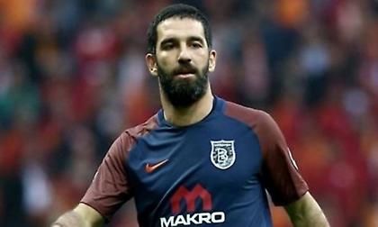 Ο απίστευτος λόγος που πλακώθηκε ο Αρντά Τουράν με Τούρκο τραγουδιστή!