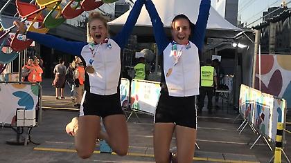 «Χαρούμενες που σηκώσαμε την ελληνική σημαία»