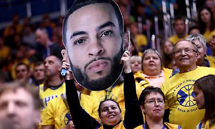 Με μπλουζάκια Χάνεϊκατ οι παίκτες της Χίμκι στο ματς με τον Ολυμπιακό