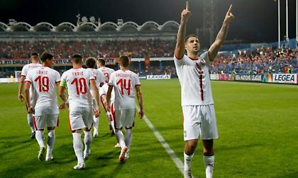 Νίκησε και έμεινε μόνη πρώτη η Σερβία – «Λύτρωση» στο 94’ για Ρουμανία