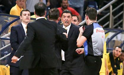 Χαμός ανάμεσα σε Αγγέλου και Πασκουάλ – Αποβλήθηκαν από τους πάγκους! (video)