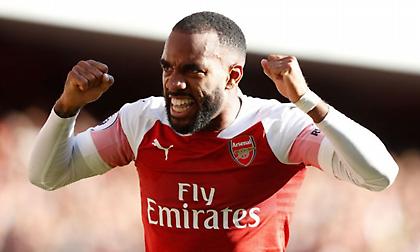 Ο Λακαζέτ καταρρίπτει το μύθο της Premier: «Υπάρχει πολύ καλύτερη ατμόσφαιρα στα γαλλικά γήπεδα»