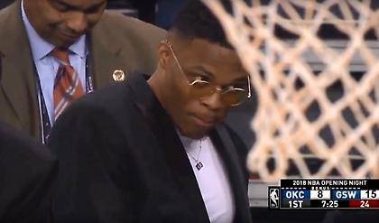 Ο Γουέστμπρουκ με ένοχο ύφος τρώει στα... κρυφά (video)