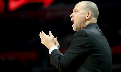 Για δύο ακόμη χρόνια στον πάγκο των Νάγκετς ο Μάικ Μαλόουν