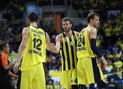 Mε επιθετική πολυφωνία η Φενέρ νίκησε τη Χίμκι