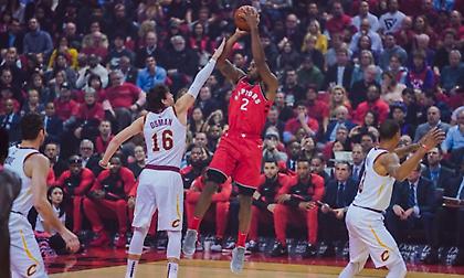 Λέοναρντ: «Νιώθω όμορφα, δεν κοιτάω το παρελθόν»