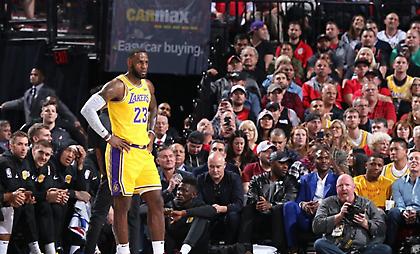 Το ντεμπούτο του Λεμπρόν με τους Λέικερς (video)