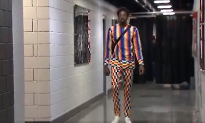 Πήγε σαν… αρλεκίνος στο γήπεδο ο Αμίνου (video)