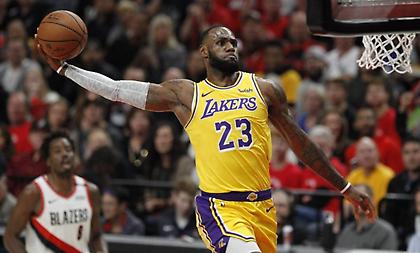 Το πρώτο καλάθι του Λεμπρόν στο Top 5 (video)