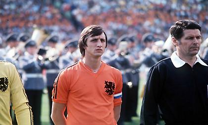 Οι οπαδοί του Άγιαξ μάζεψαν 75.000 ευρώ για άγαλμα του Κρόιφ!