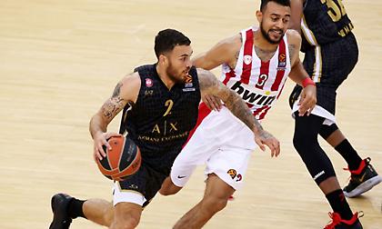 Η απίστευτη ασίστ του Τζέιμς… κάτω από τα πόδια! (video)