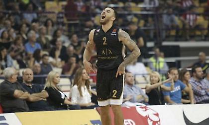 Αρμάνι Μιλάνο: Με Τζέιμς πρώτη νίκη στο ΣΕΦ, μετά τον… Λάνγκφορντ (video)