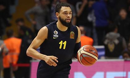 Κάταγμα ο Ένις – Ευχές για ταχεία ανάρρωση από Ολυμπιακό