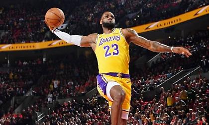 ΛεΜπρόν, ο τρίτος στην ιστορία των Λέικερς (vids-photo)