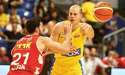 Ζόρικη νίκη για Μακάμπι πριν το ΣΕΦ