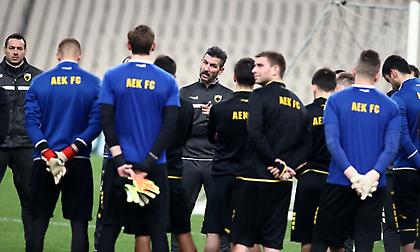 Στα... φυσικά της χρώματα η ΑΕΚ με Μπάγερν (video)