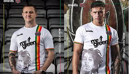 Φανέλα με… Μπομπ Μάρλεϊ για ομάδα της Ιρλανδίας (pic)