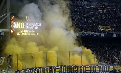 Άναμμα καπνογόνων σημαίνει τιμωρία έδρας για την ΑΕΚ!