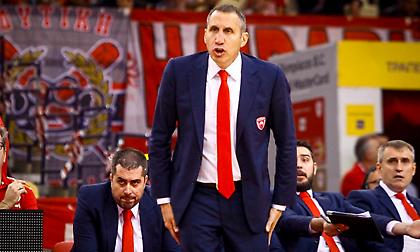 Μπλατ: «Είμαι χαρούμενος με την αφοσίωση των παικτών μου»