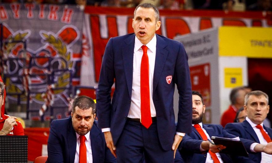 Μπλατ: «Είμαι χαρούμενος με την αφοσίωση των παικτών μου»