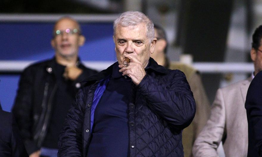 Αθόρυβη επίσκεψη Μελισσανίδη στα Σπάτα και κουβέντα με τους παίκτες