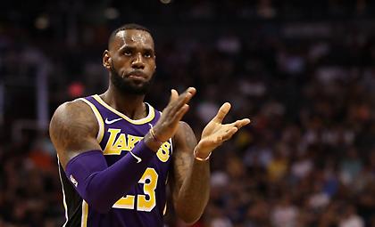 Ο Λεμπρόν έπαθε... Κάρι (video)