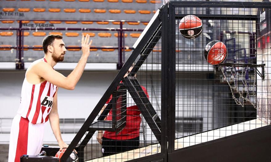 Ο Γουίλιαμς-Γκος νίκησε τον Μιλουτίνοφ στο… μπασκετάκι (video)