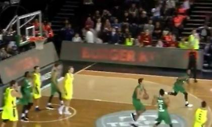 Το απίστευτο buzzer-beater τρίποντο του Ντεμίρ από… τη γραμμή των βολών! (video)