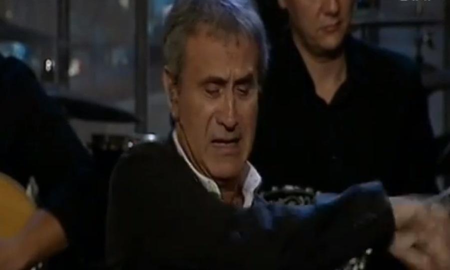 «Λύγισε» ο Νταλάρας - Τα δάκρυα για τον Μάνο Ελευθερίου και το «χαστούκι» στο μικρόφωνο (video)