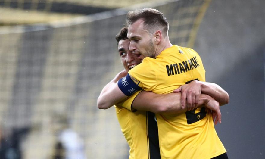 Μπακάκης: «Νεανική ομάδα που παίζει ωραίο ποδόσφαιρο ο Παναθηναϊκός»