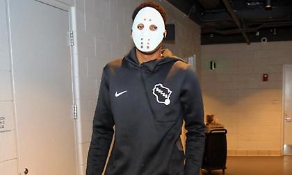 Ο Γιάννης με μάσκα «Παρασκευή και 13» στην προπόνηση (pic)