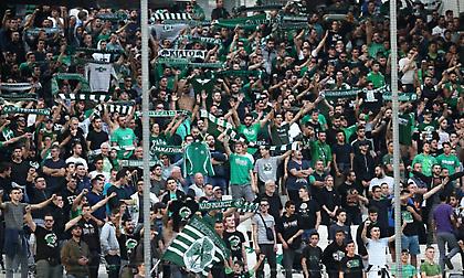 Αποθέωση από τη Θύρα 13 στην αποστολή του Παναθηναϊκού