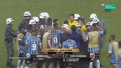 Χαμός μετά την τεράστια ανατροπή της Ρίβερ στο Λιμπερταδόρες (vids)