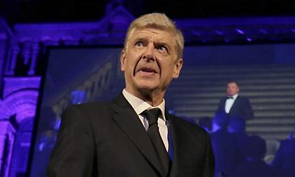 Ο Βενγκέρ ανακοίνωσε την επιστροφή του στους πάγκους