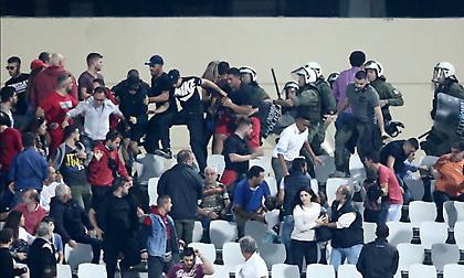 Επεισόδια και προσωρινή διακοπή λόγω δακρυγόνων στο Παναχαϊκή-Ολυμπιακός! (pics/video)