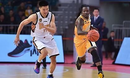 Άστοχος ο Μπουρούσης αλλά ανατροπή και αήττητοι οι Λάιονς