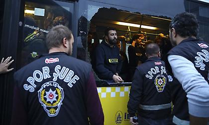 Επίθεση σε πούλμαν με οπαδούς της Φενέρ πριν το ντέρμπι με τη Γαλατά (pic)