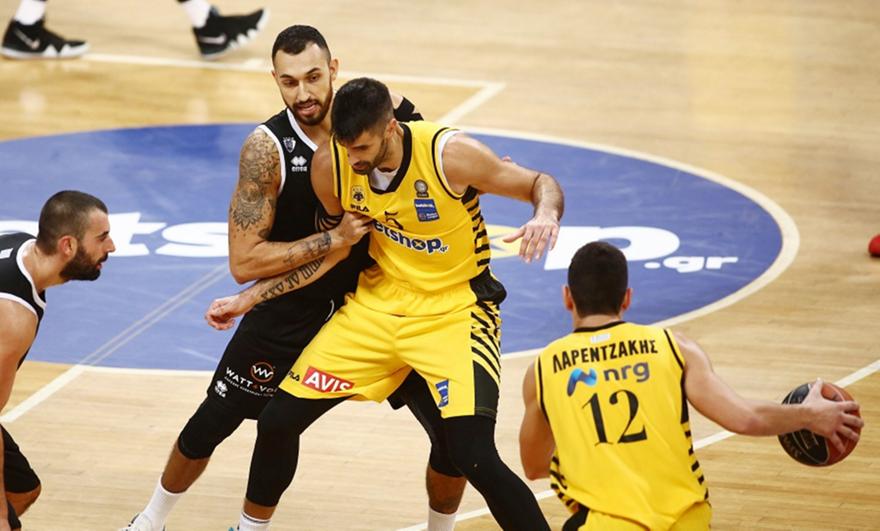 Δύο Δικέφαλοι, μια θέση στα ημιτελικά