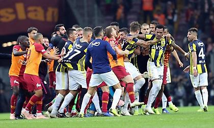 Απίστευτο ξύλο ανάμεσα στους παίκτες της Γαλατά και της Φενέρ στο ντέρμπι! (pics/video)