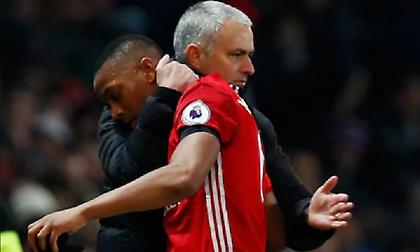 Ο Μουρίνιο «επιβεβαιώνει» την παραμονή Μαρσιάλ