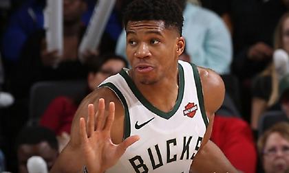 Εξωγήινος Αντετοκούνμπο με τριπλ-νταμπλ και ρεκόρ οι Μπακς (video)