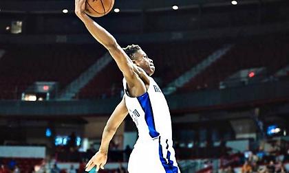 Κώστας Αντετοκούνμπο: Ουσία και θέαμα στην πρεμιέρα της G-League! (video)