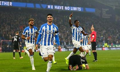 Δεν είναι ψέματα, η Χάντερσφιλντ έβαλε γκολ! Και νίκησε κιόλας!