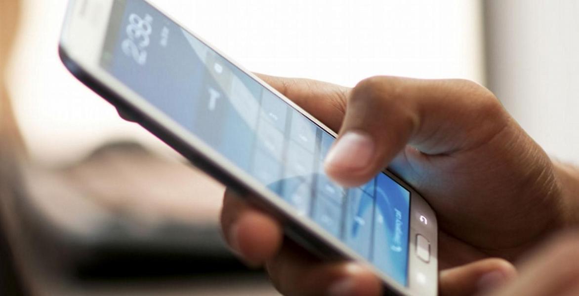 Τι είναι ψέμα και τι αλήθεια για τη φόρτιση του κινητού (vid)