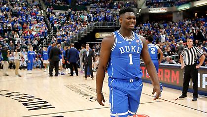 Απίθανο ντεμπούτο στο NCAA για τον νέο Λεμπρόν (video)