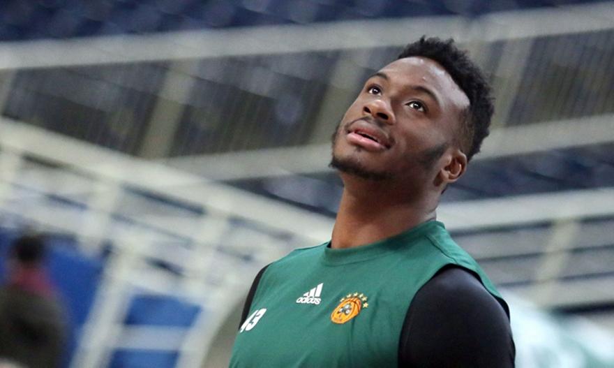 Θ. Αντετοκούνμπο: «Δεν ξεχνάμε από που ήρθαμε. Ήρωες οι γονείς μας»