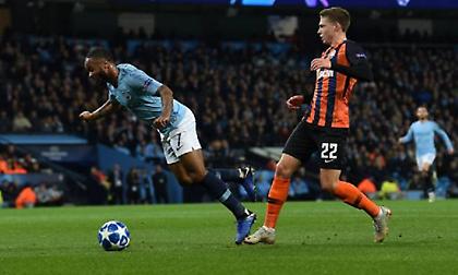 Απολογήθηκε σε διαιτητή και αντιπάλους για το «θέατρο» ο Στέρλινγκ