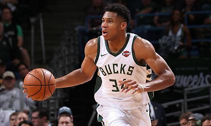 Υπόκλιση στον Γιάννη από τους Γουόριορς!