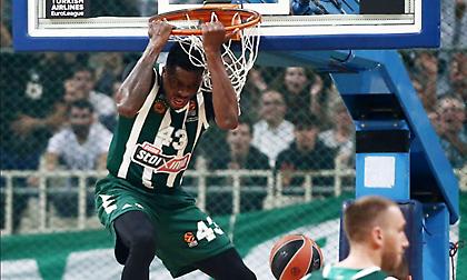 Απίστευτος Θανάσης: Πρώτα τάπωσε τον ΛεΝτέι και μετά έκανε φοβερό follow-κάρφωμα! (video)